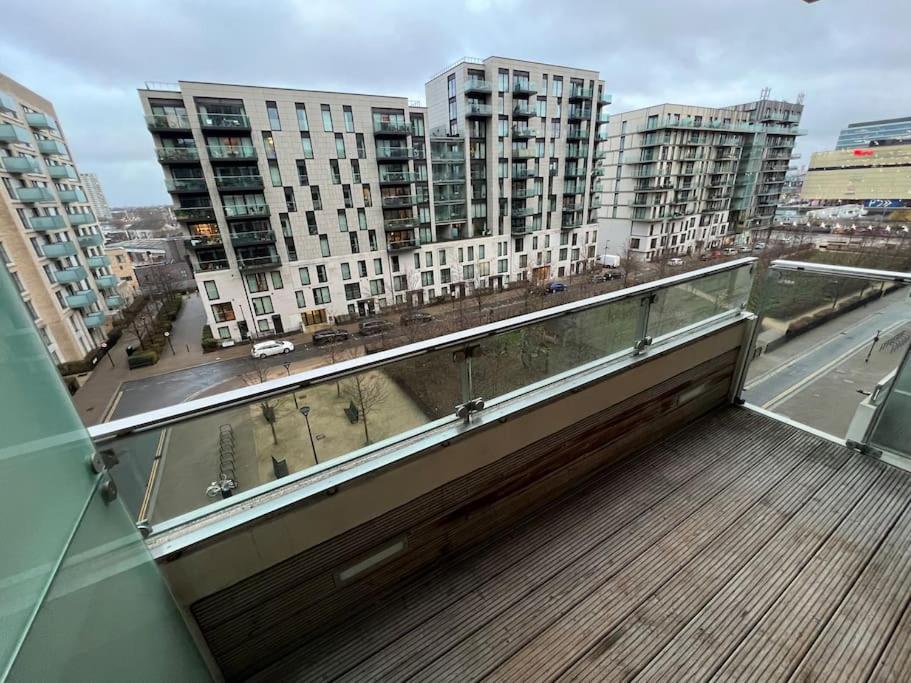 Modern 2 Bed - Olympic Park Stratford Apartment London Exterior photo