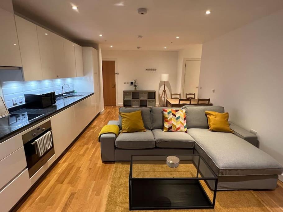 Modern 2 Bed - Olympic Park Stratford Apartment London Exterior photo